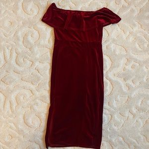LINE 6IX BURGUNDY VELVET OFF SHOULDER MIDI DRESS// SIZE LARGE